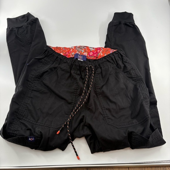 Koi Black Scrub Set - Picture 2 of 6